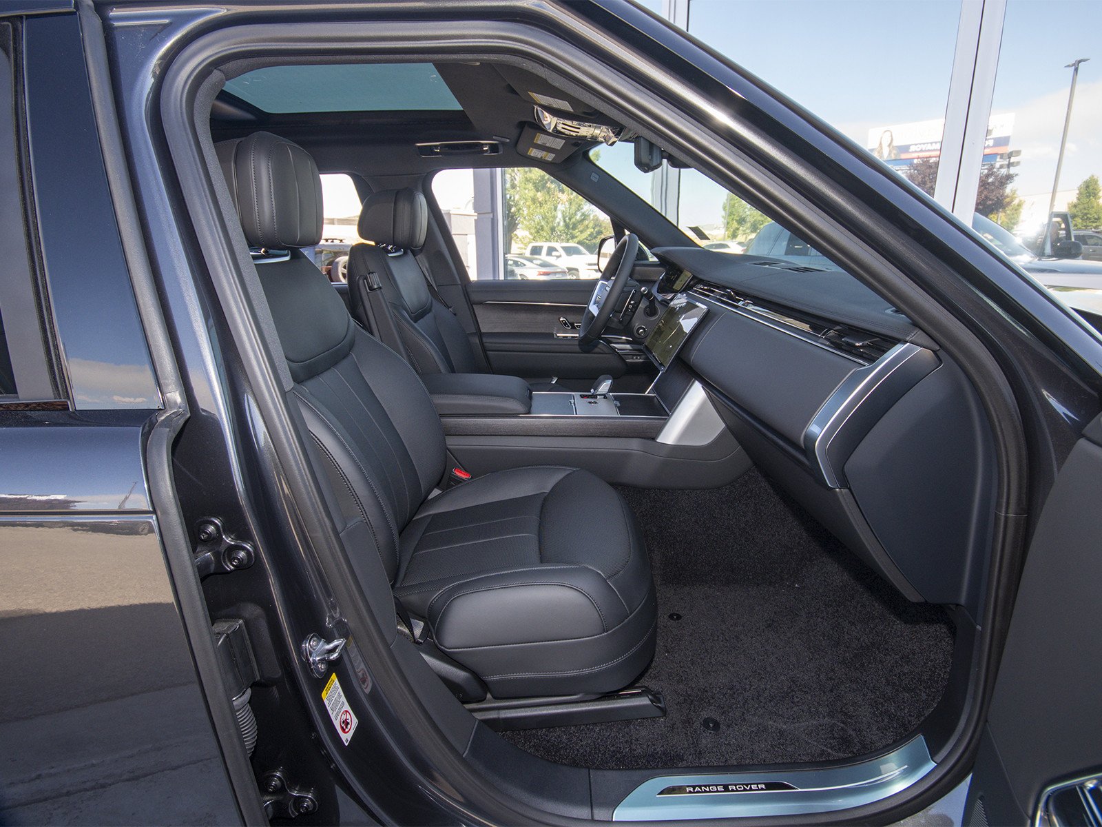 New 2026 Carpathian Grey Land Rover SE image 43
