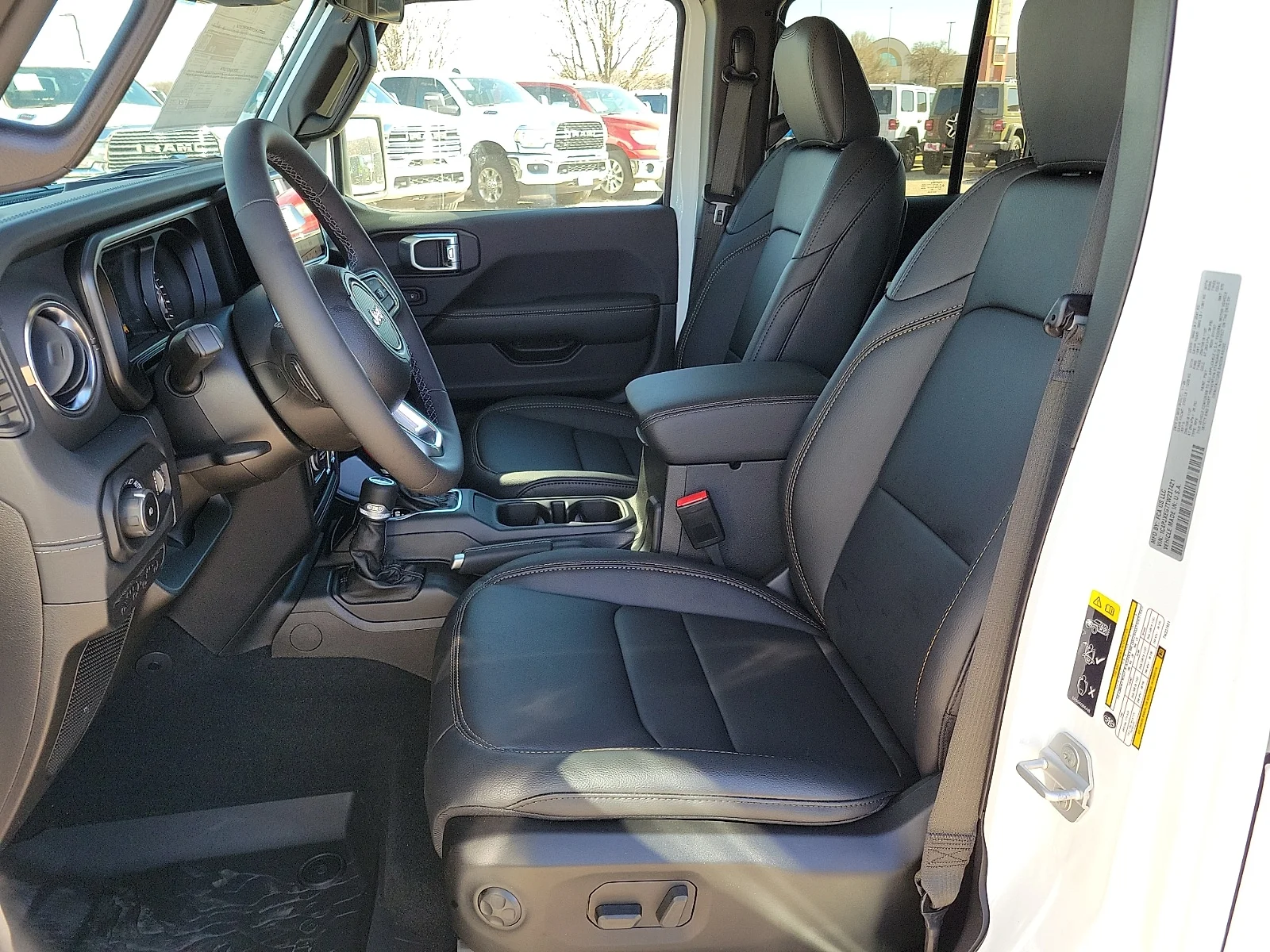 New 2026 PW7 Bright Whit Jeep 4-DOOR SAHARA image 12