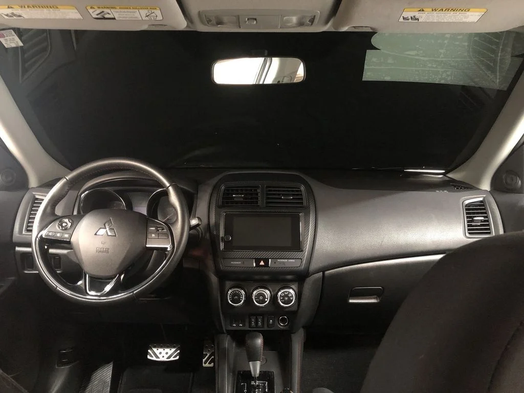 Used 2019 Pearl White Mitsubishi  image 19