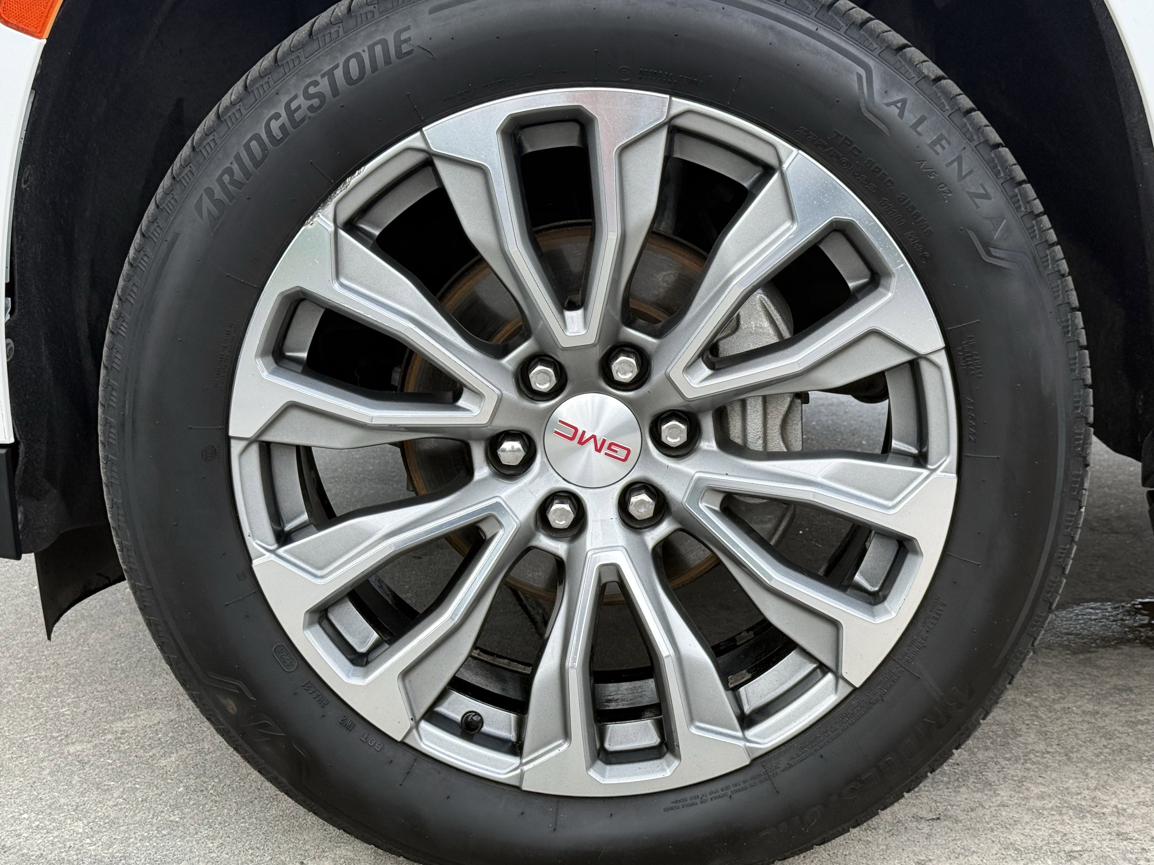 Used 2021 White Frost Tricoat GMC  image 10