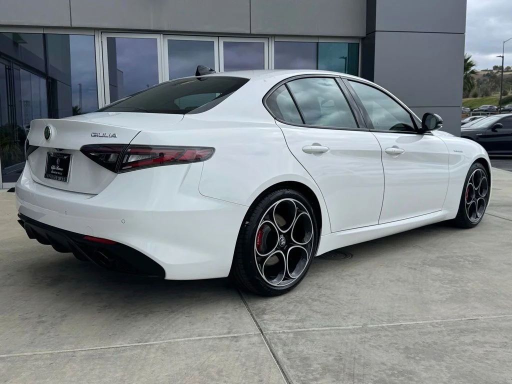 New 2026 White Alfa Romeo Base image 7