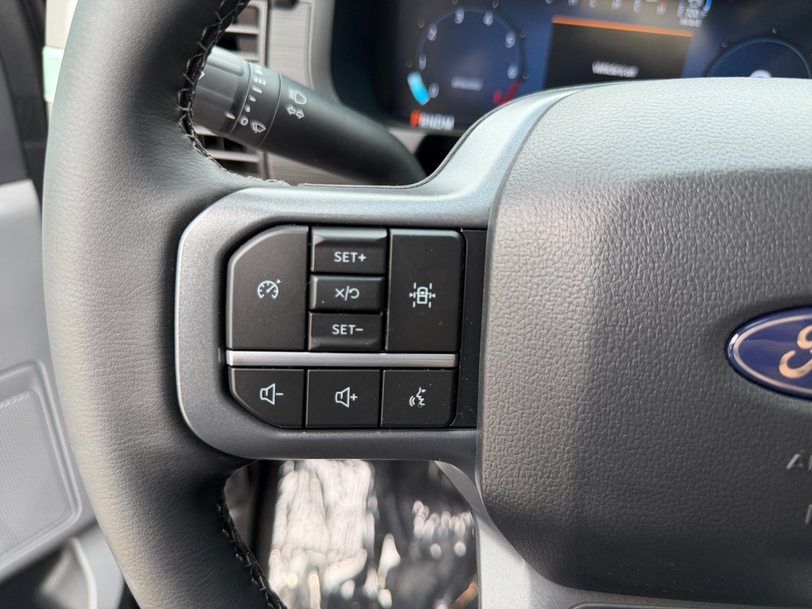 New 2026 Carbonized Gray Metallic Ford XLT image 24