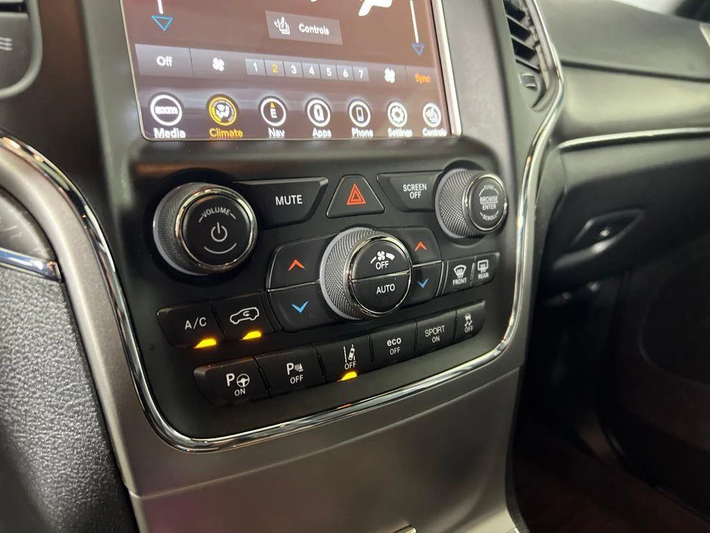 Used 2018 Bright White Clearcoat Jeep Limited image 18