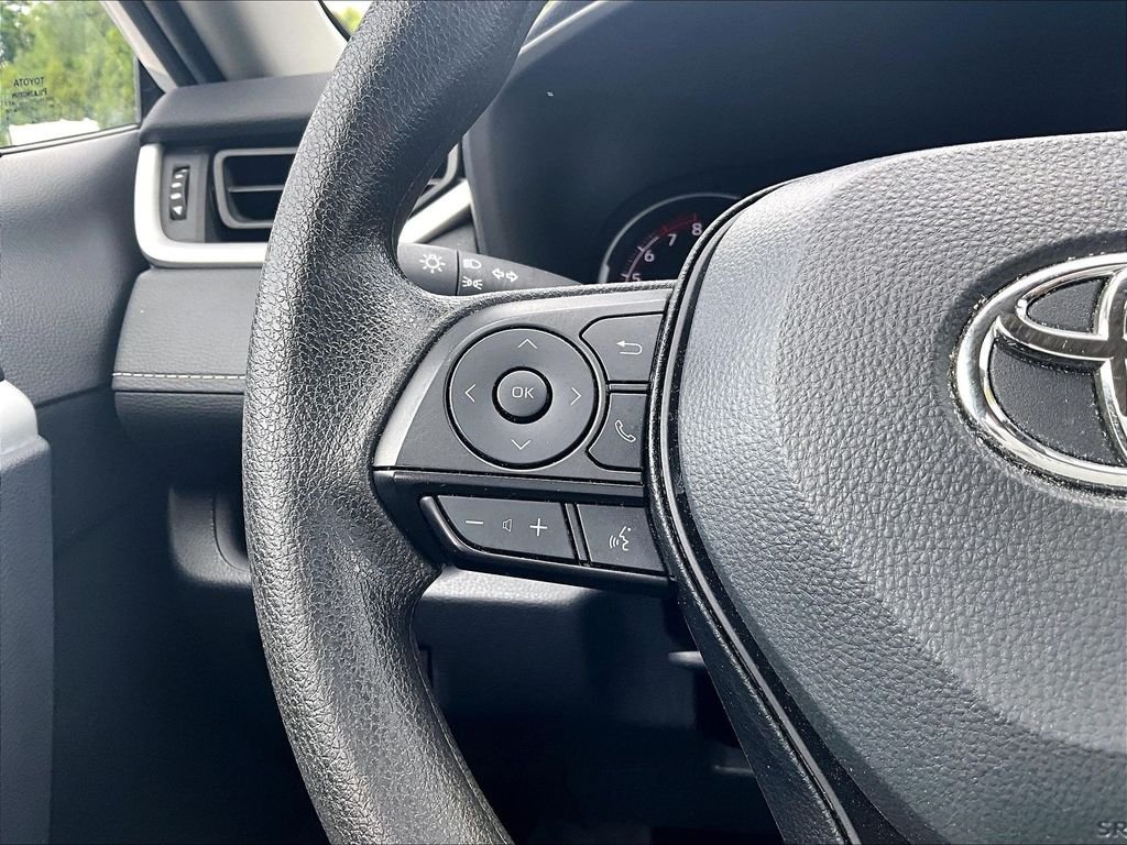 Used 2025 White Toyota XLE image 23