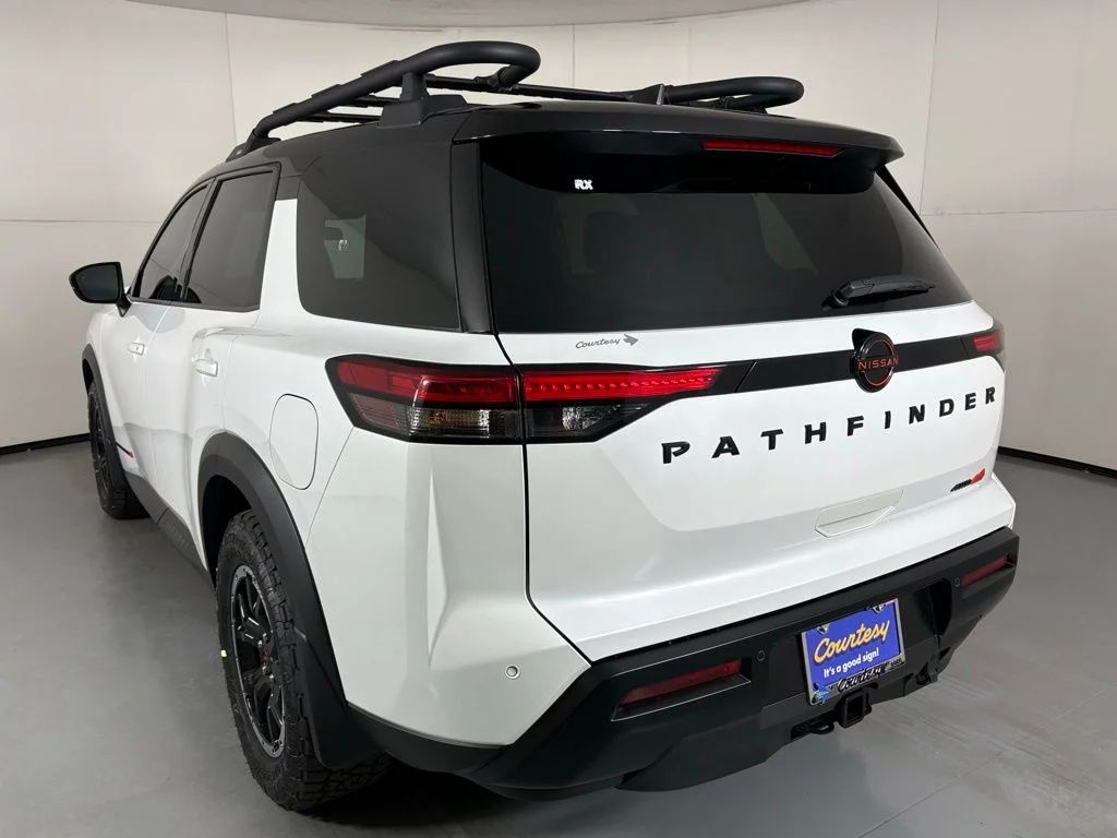 New 2026 Everest White Pearl TriCoat / Super Black Two-tone Nissan Rock Creek® image 6