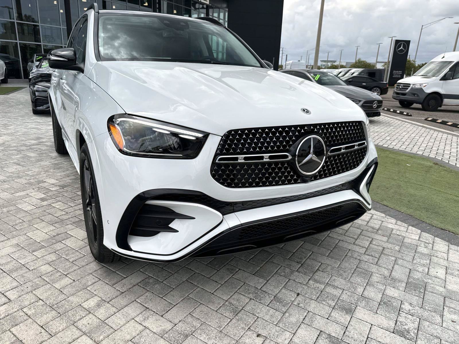 New 2026 Moonlight White Mercedes-Benz 350 4MATIC® SUV image 8