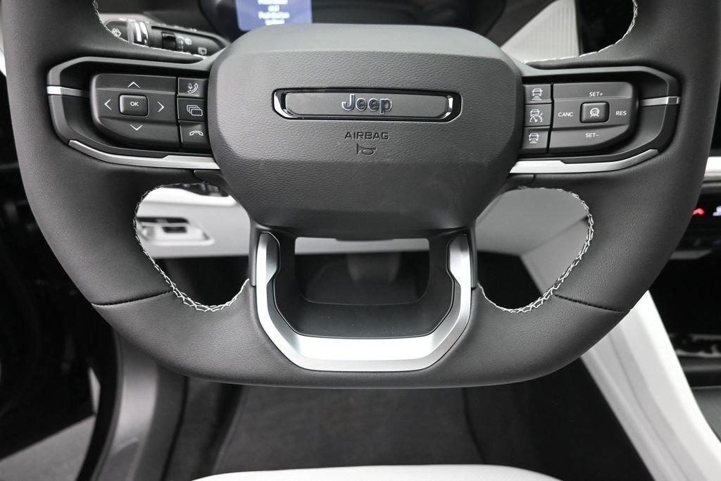 New 2026 Diamond Black Crystal Pearlcoat Jeep Limited image 14