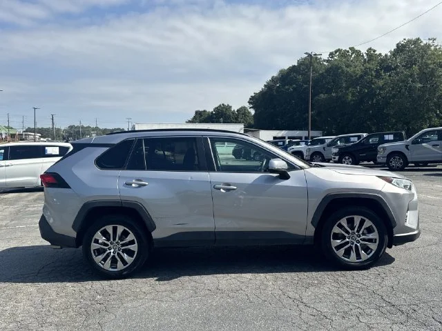 Used 2021 Silver Toyota XLE Premium image 8