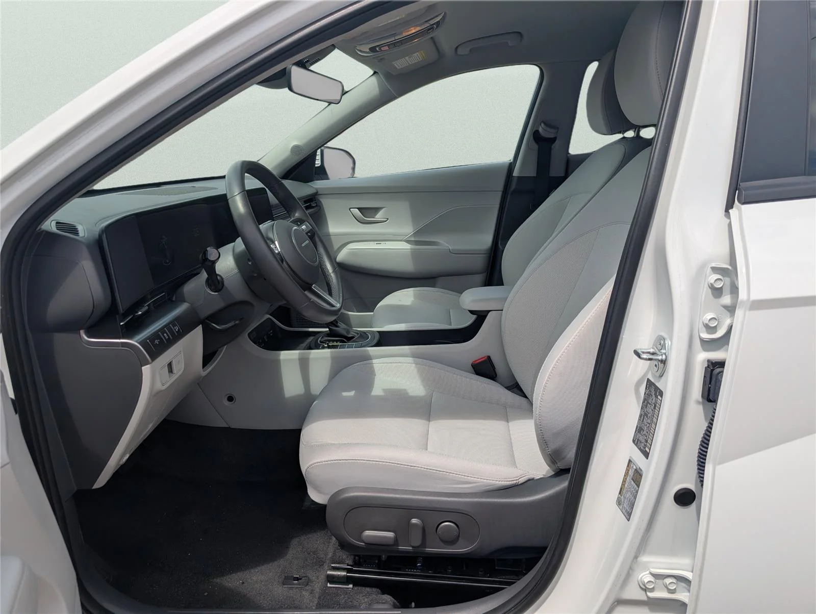Used 2025 Atlas White Hyundai SEL image 11
