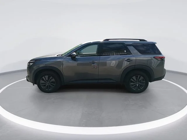 Used 2022 Gray Nissan SV image 5