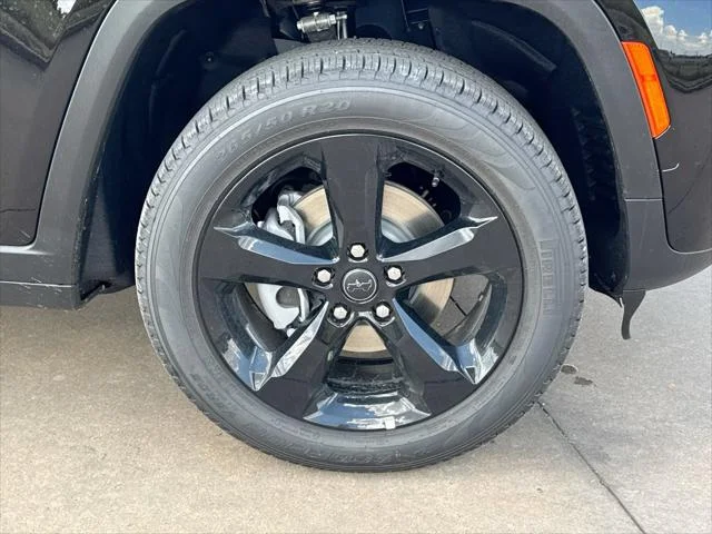 New 2027 High-Gloss Black Paint Jeep Limited image 10