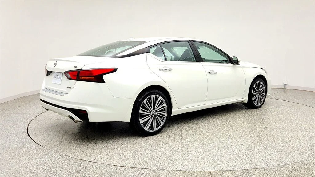 Used 2023 Pearl White Tricoat Nissan 2.5 SL AWD Sedan image 5