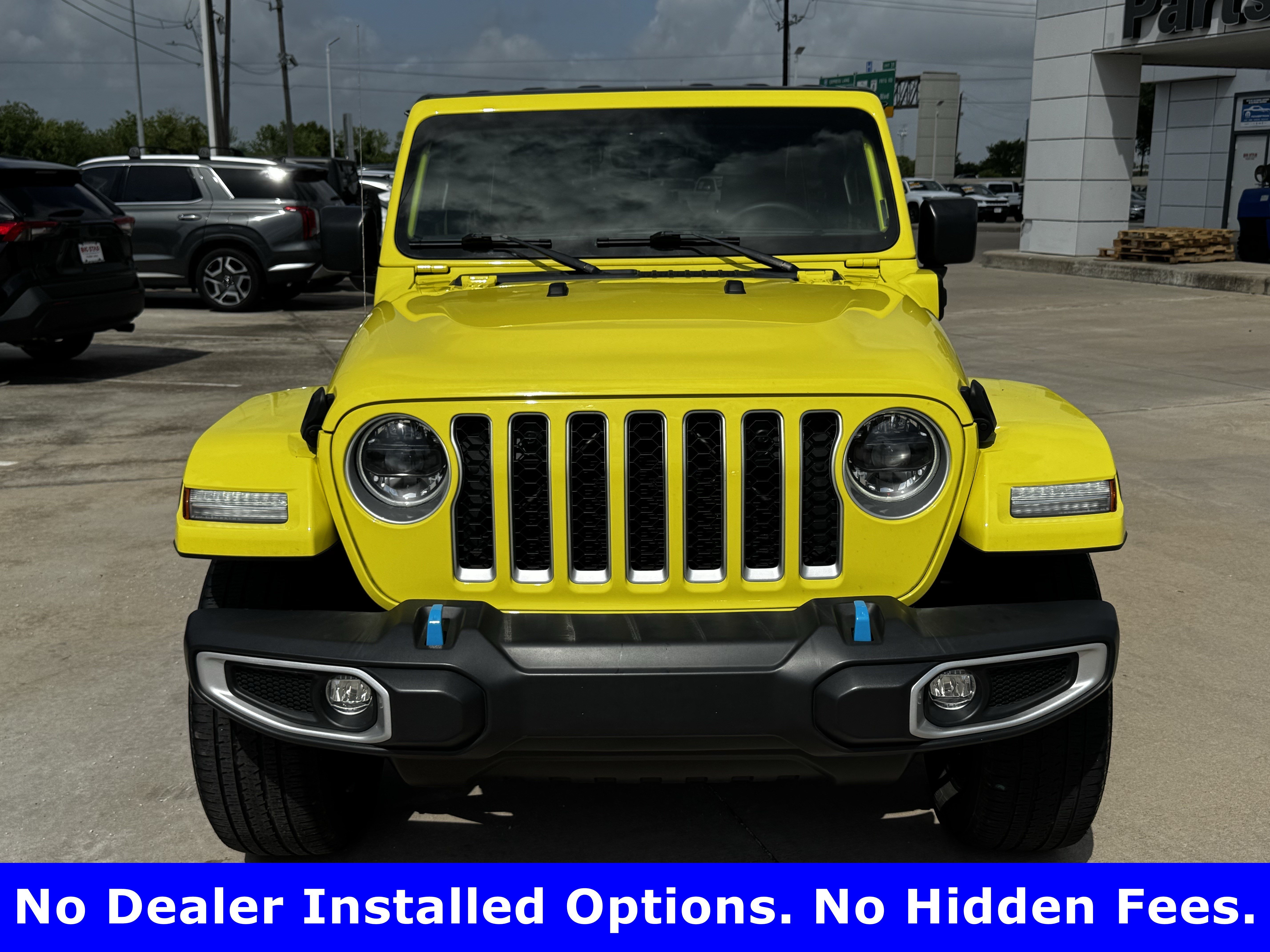 Used 2023 High Velocity Clearcoat Jeep Sahara image 3