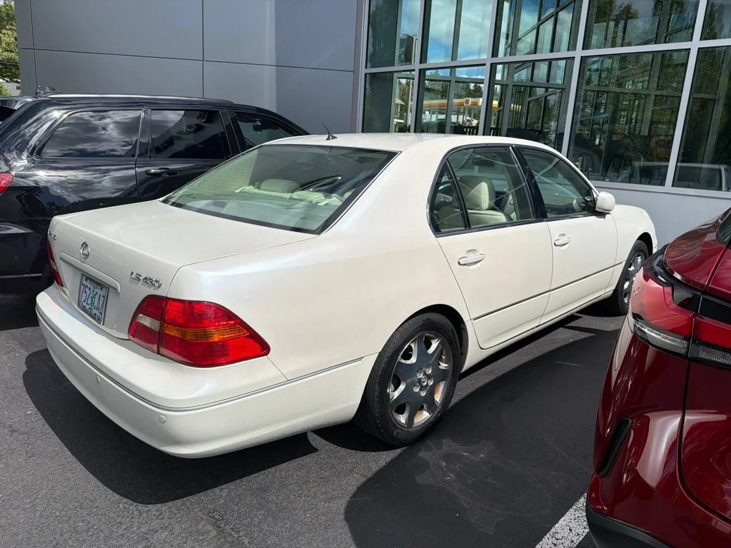 Used 2002  Lexus 430 image 4
