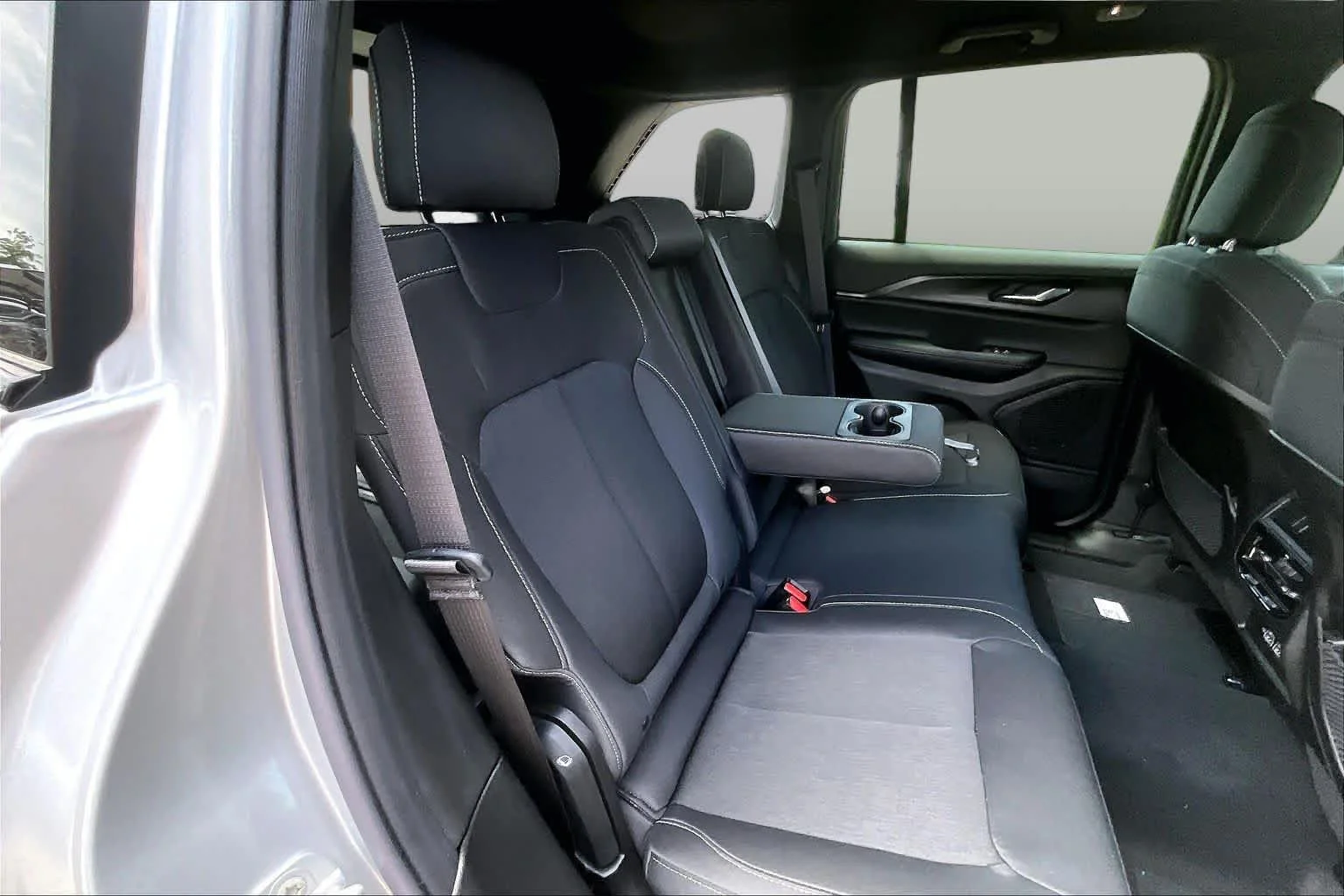 New 2026 Silver Zynith Exterior Paint Jeep Laredo image 22