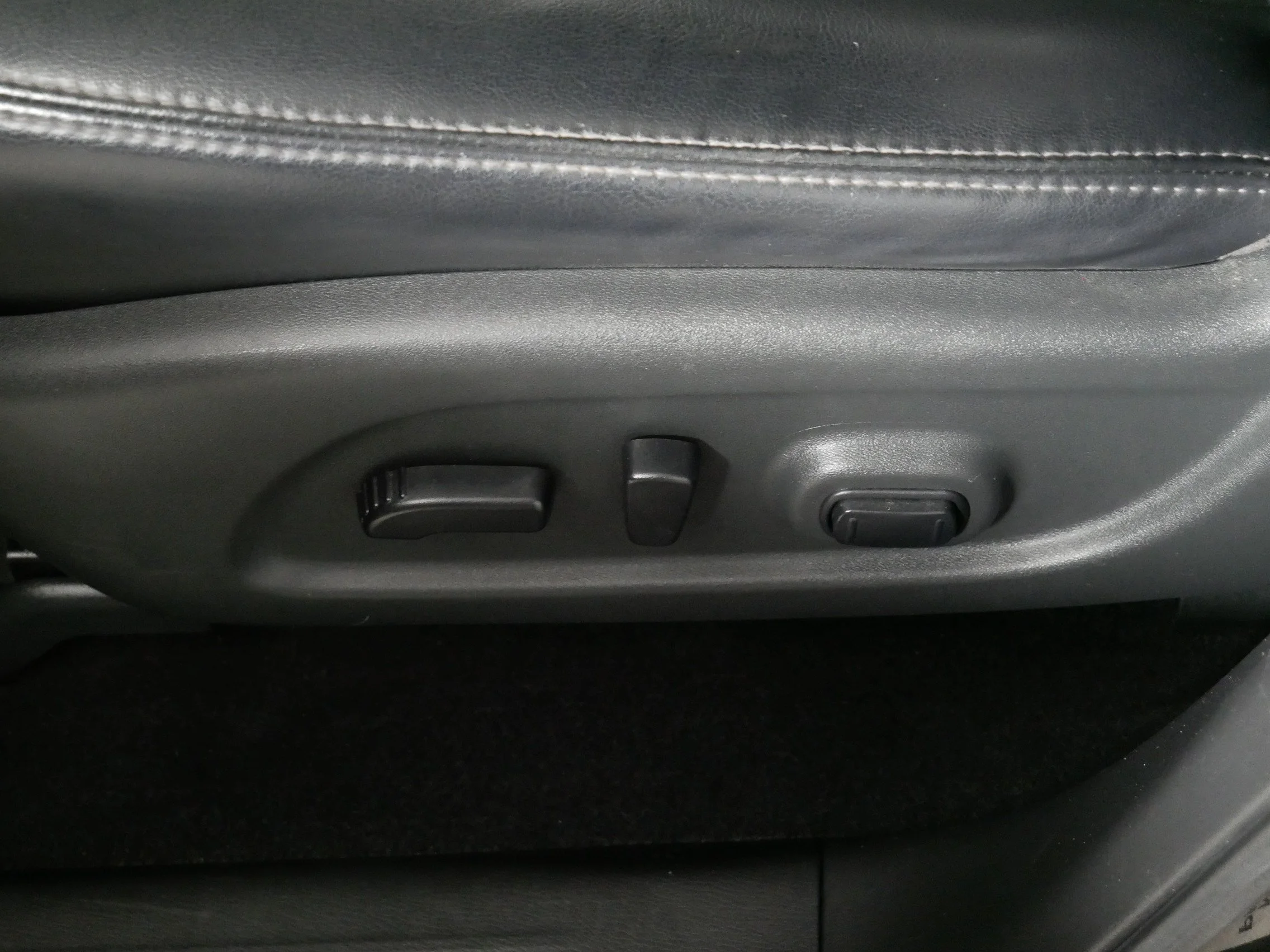 Used 2018 Magnetic Black Nissan SL image 20