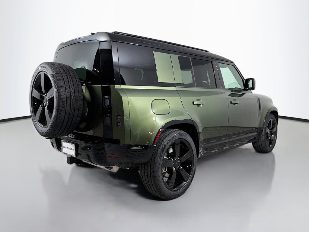 New 2026 Woolstone Green Land Rover X-Dynamic SE image 5
