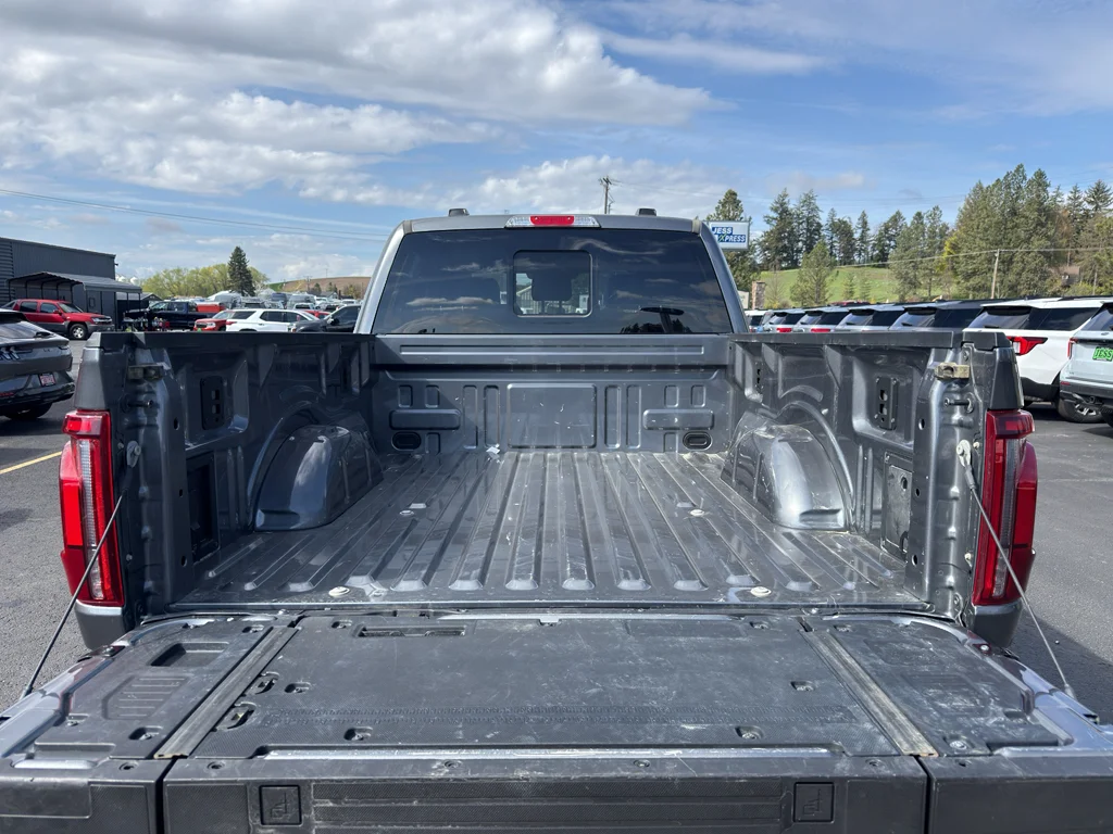 Used 2025 Gray Metallic Ford LARIAT image 30