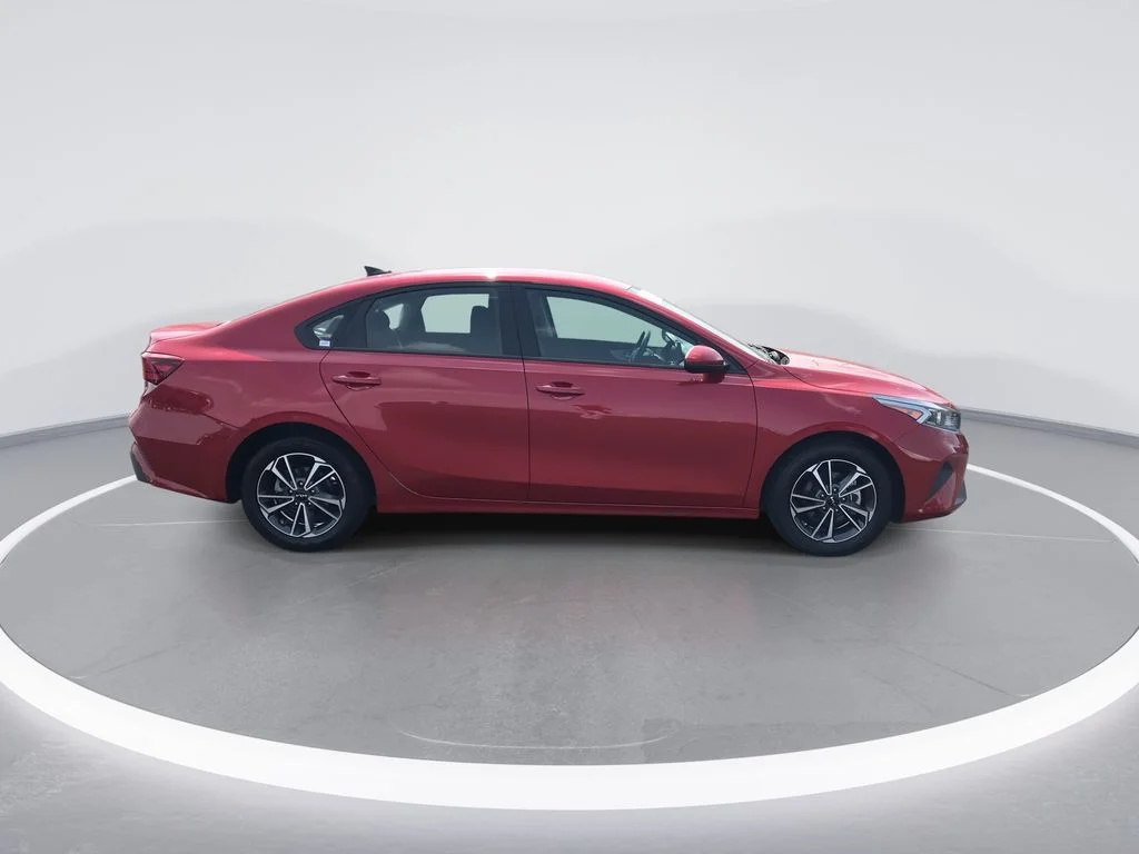 Used 2022 Red Kia LXS image 9