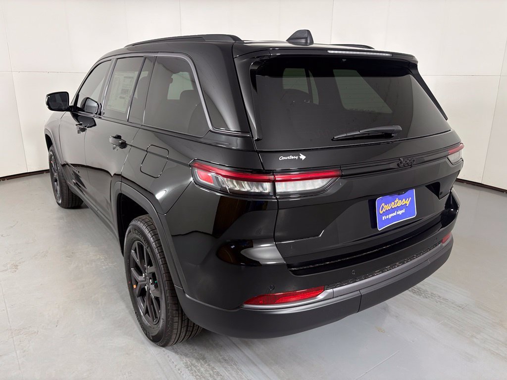 New 2027 High-Gloss Black Paint Jeep Altitude image 6