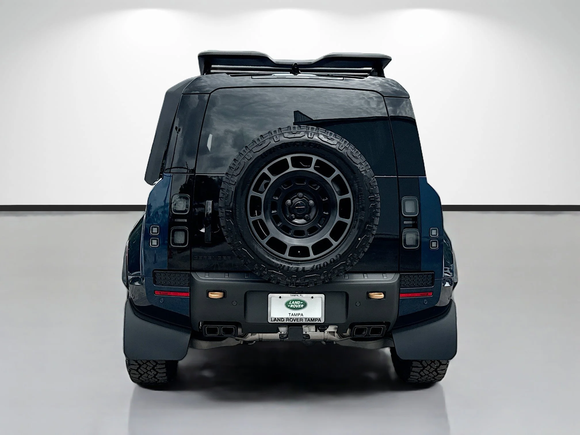 New 2026 Sargasso Blue Premium Metallic Land Rover OCTA image 4