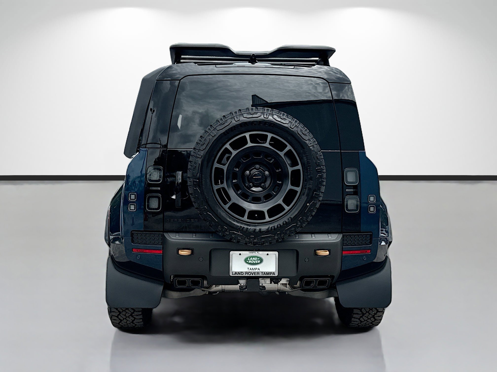 New 2026 Sargasso Blue Land Rover OCTA image 4