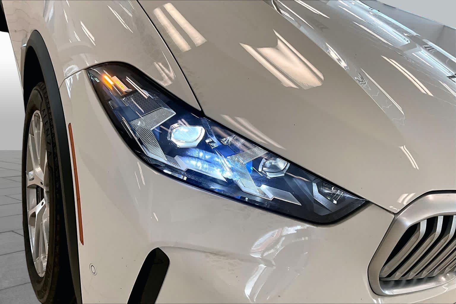 Used 2024 Alpine White BMW xDrive40i image 26