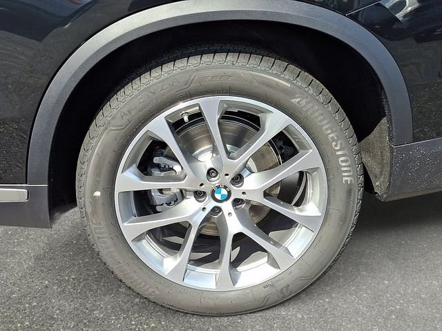 New 2026 Black Sapphire Metallic BMW xDrive40i image 8