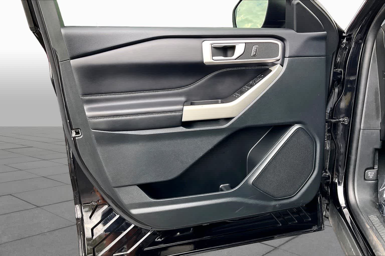 Used 2023 Agate Black Metallic Ford XLT image 22
