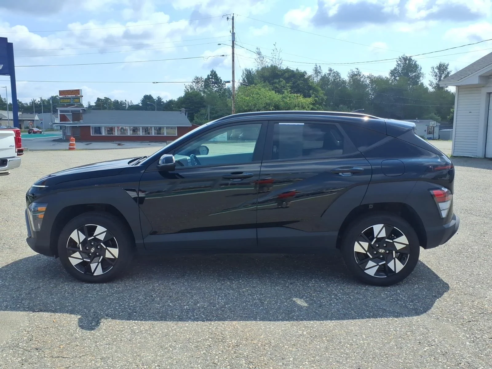 Used 2025 Abyss Black Hyundai SEL image 8