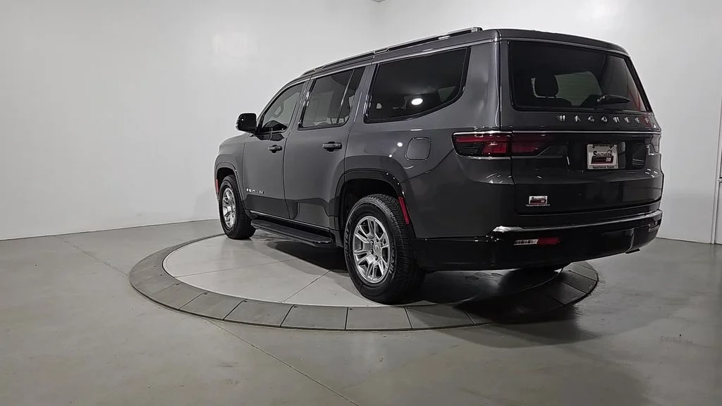 Used 2023 Gray Jeep Base image 3