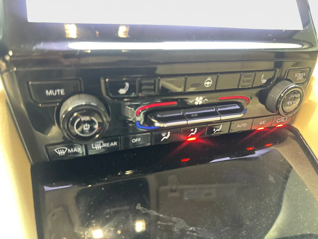 Used 2022 Silver Jeep Limited image 73