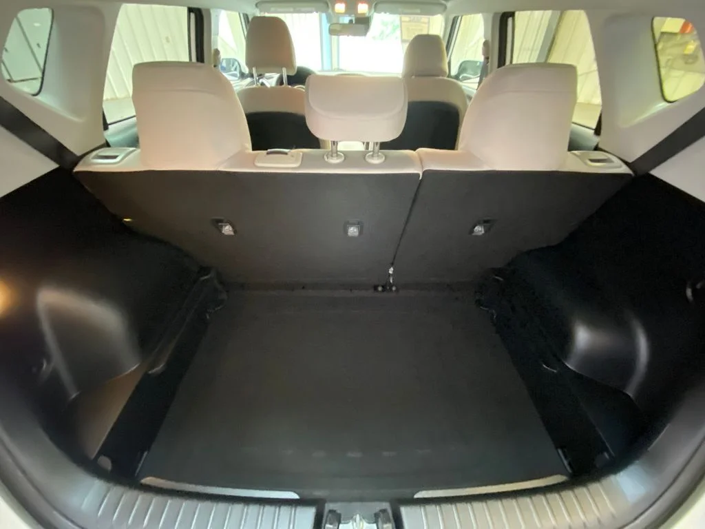 Used 2025 White Kia LX image 29