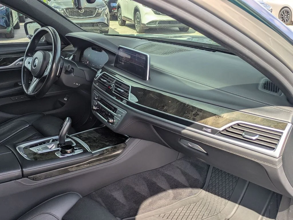 Used 2020 Gray BMW 750i xDrive image 25