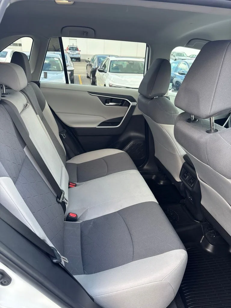 Used 2022 White Toyota XLE image 10