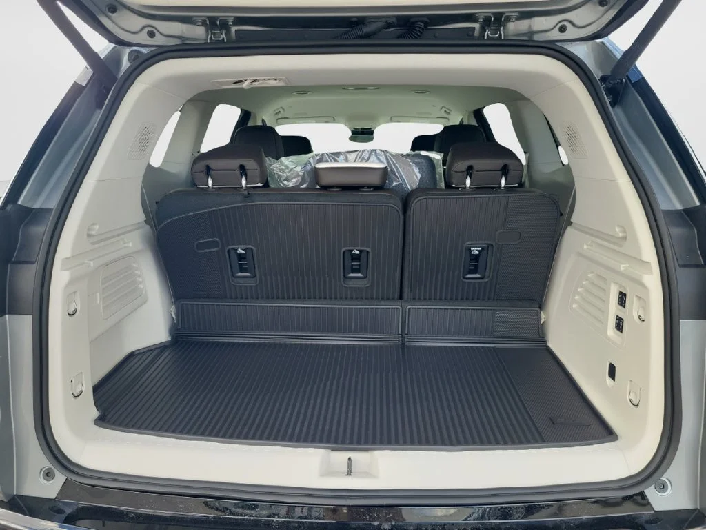 New 2027 Sterling Metallic GMC Denali image 9