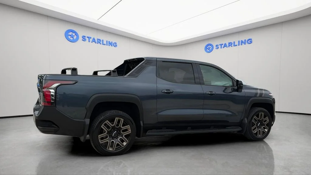 Used 2026 Blue Smoke Metallic Chevrolet LT - Standard Range image 10