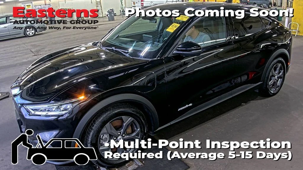 Used 2022 Black Ford Select image 1