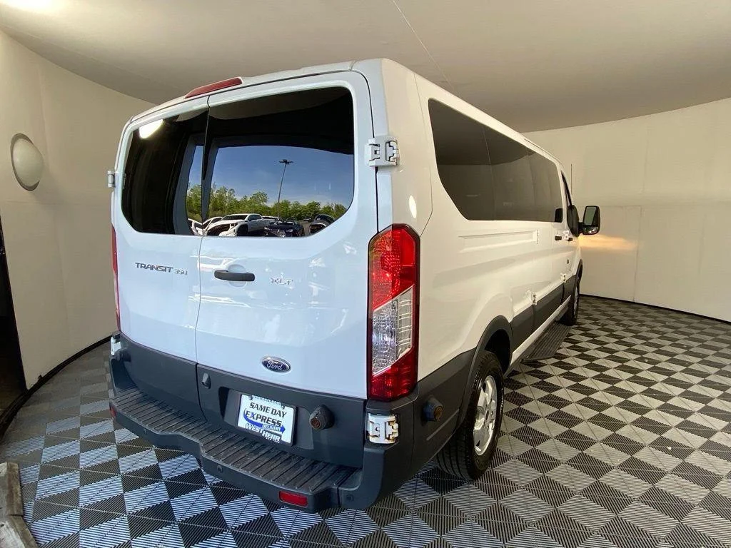 Used 2017 Oxford White Ford XLT image 3