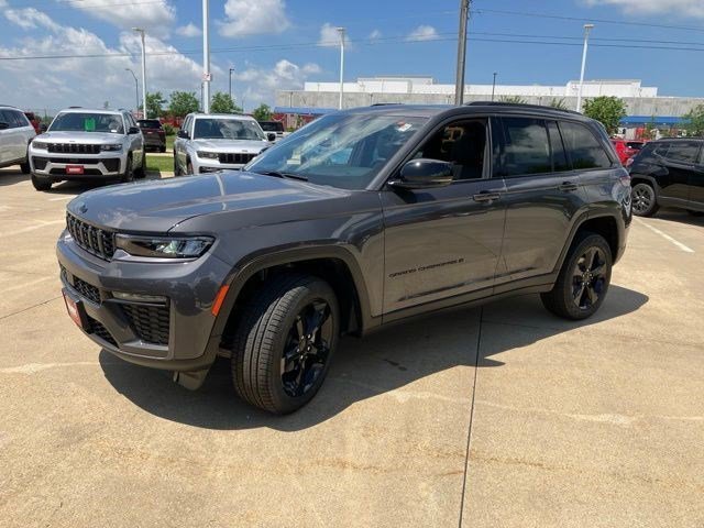 New 2026 Baltic Gray Metallic Clear-Coat Exterior Paint Jeep Limited image 3