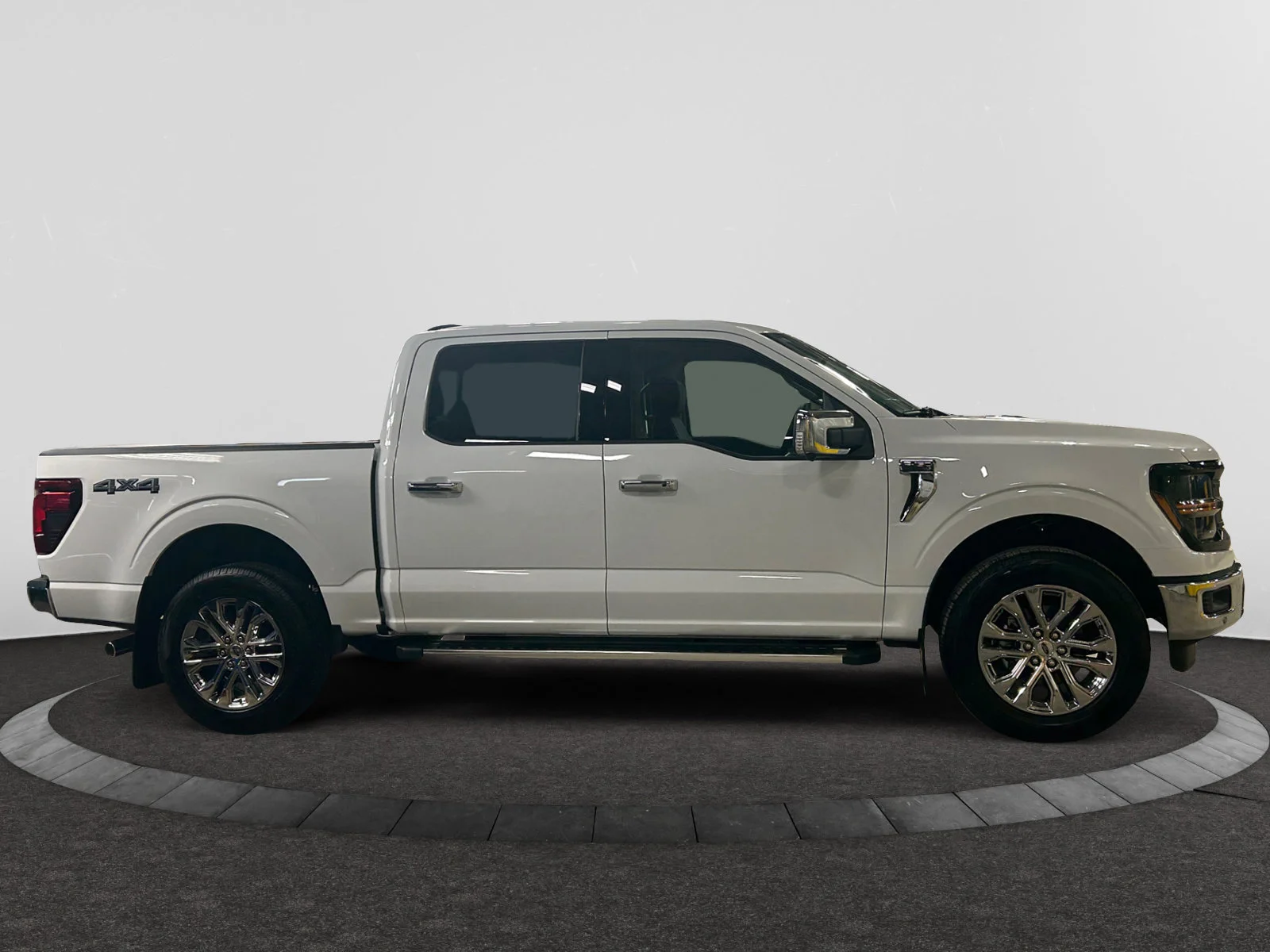 New 2026 Oxford White Ford XLT image 5