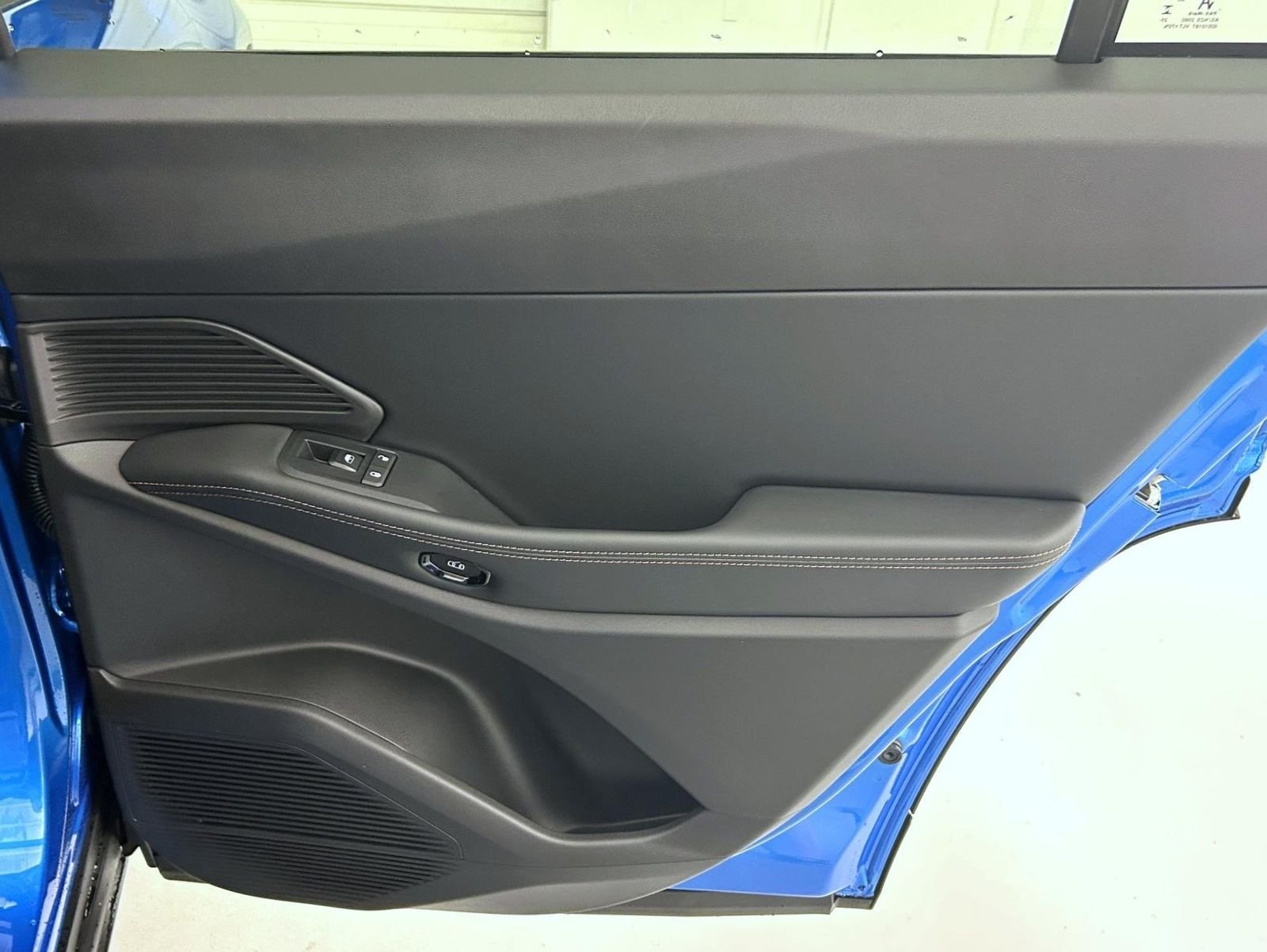New 2026 Hydro Blue Pearl-Coat Exterior Paint Jeep Limited image 17