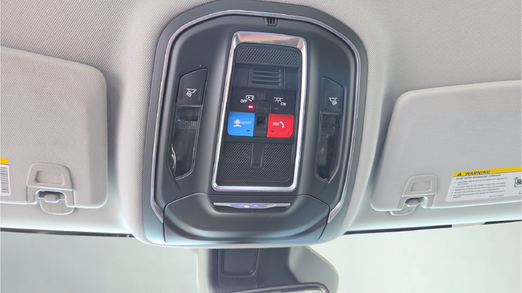 Used 2023 White Jeep Laredo image 33