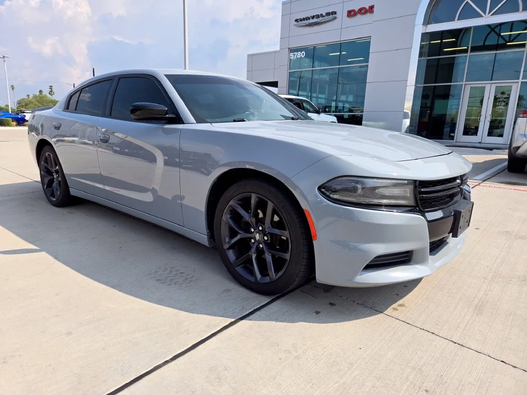 Used 2021 Gray Dodge SXT image 1