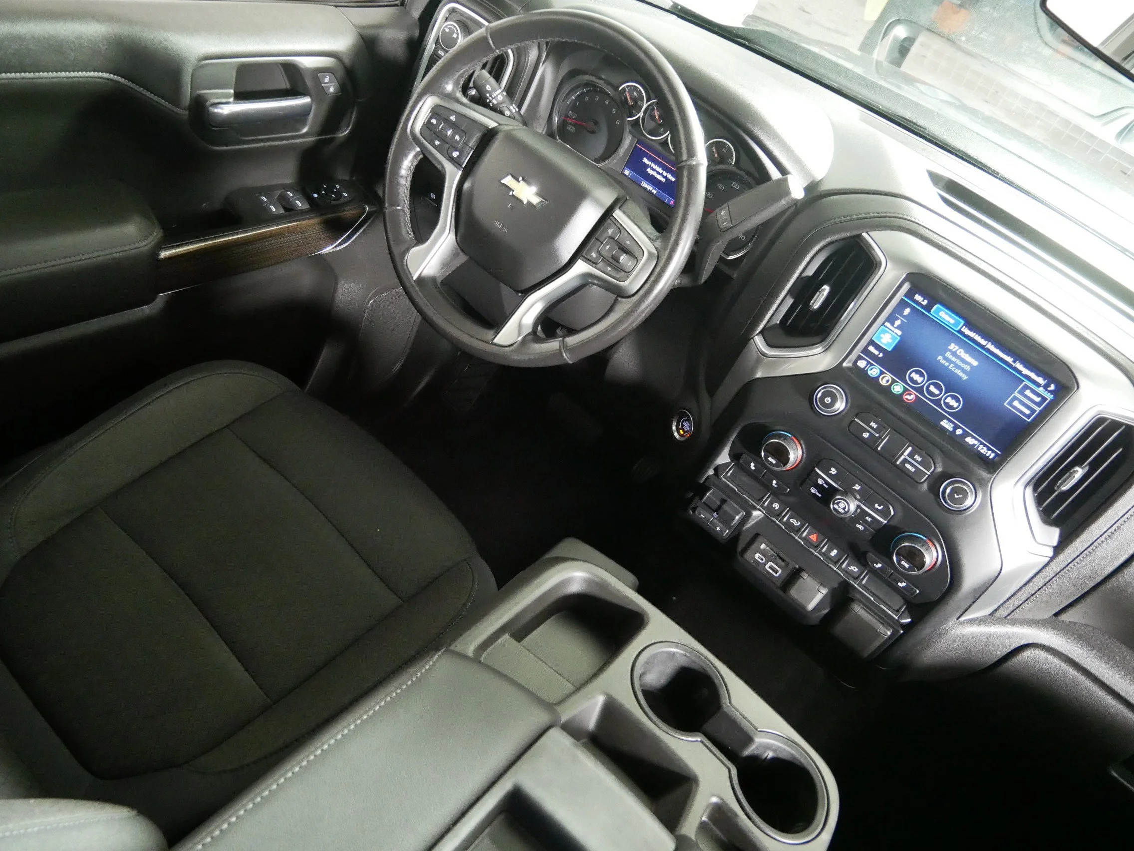 Used 2019 Shadow Gray Metallic Chevrolet LT image 9