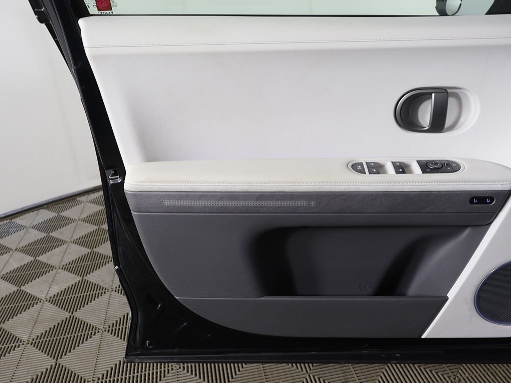 2025 Hyundai IONIQ 5 Limited - Photo 27