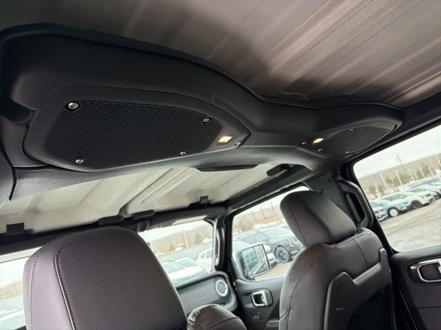 New 2026 Black Clear-Coat Exterior Paint Jeep Sahara image 13
