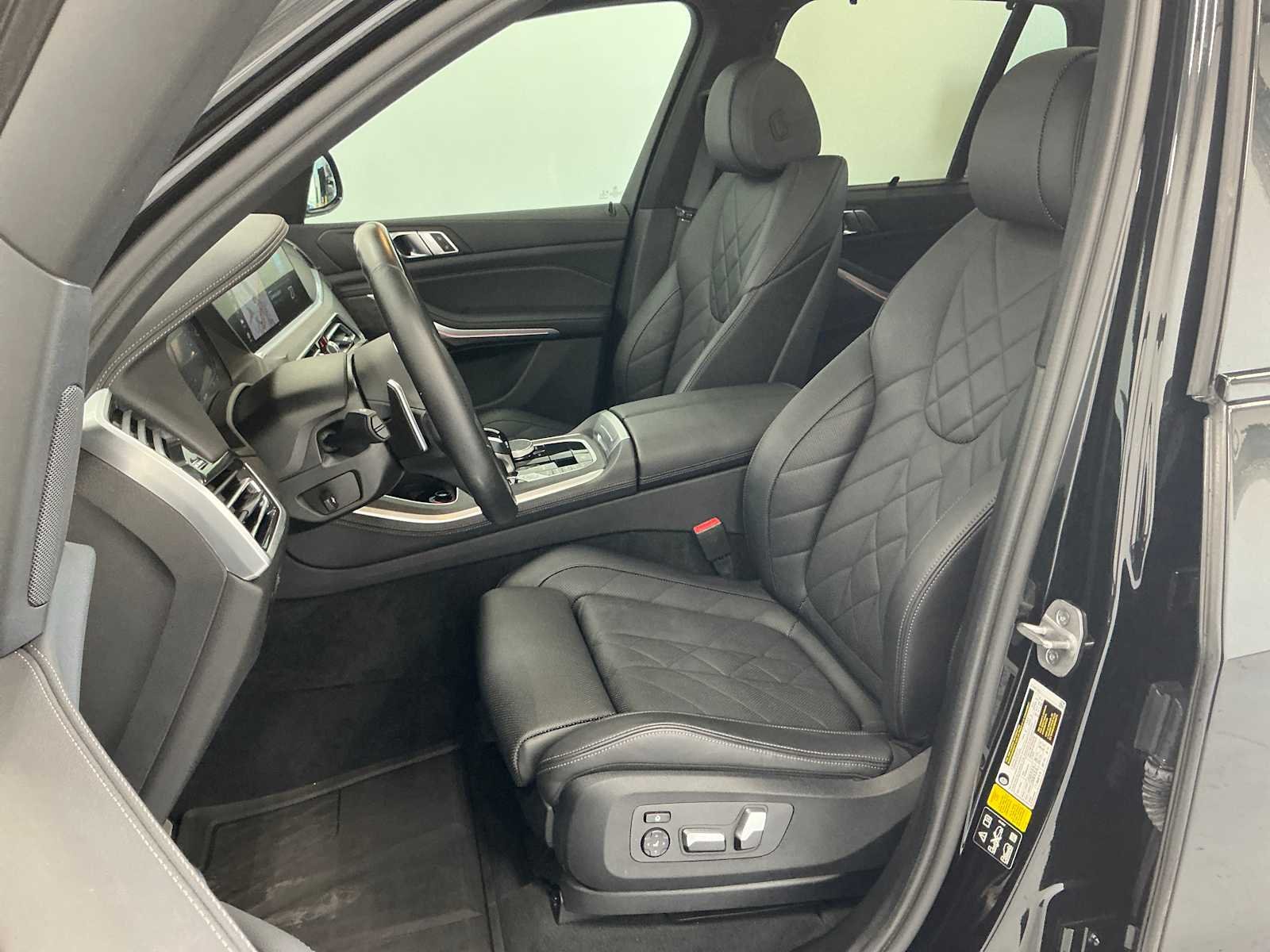Used 2023 Black Sapphire Metallic BMW xDrive40i image 12