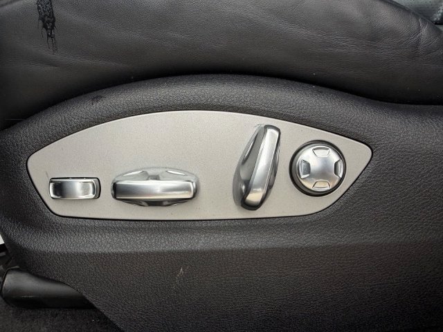 Used 2020 Black Porsche Base image 8