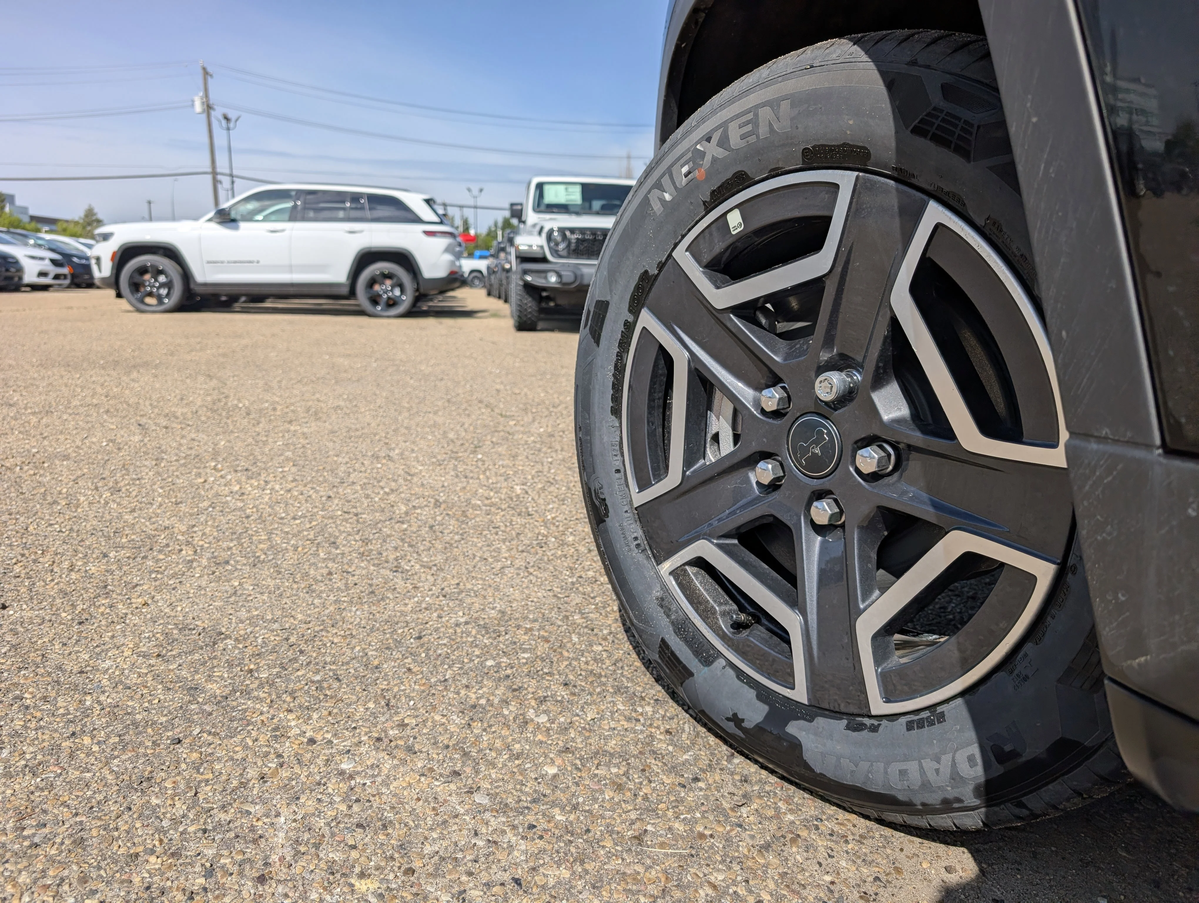 New 2026 Diamond Black Crystal Pearl Jeep Laredo image 12